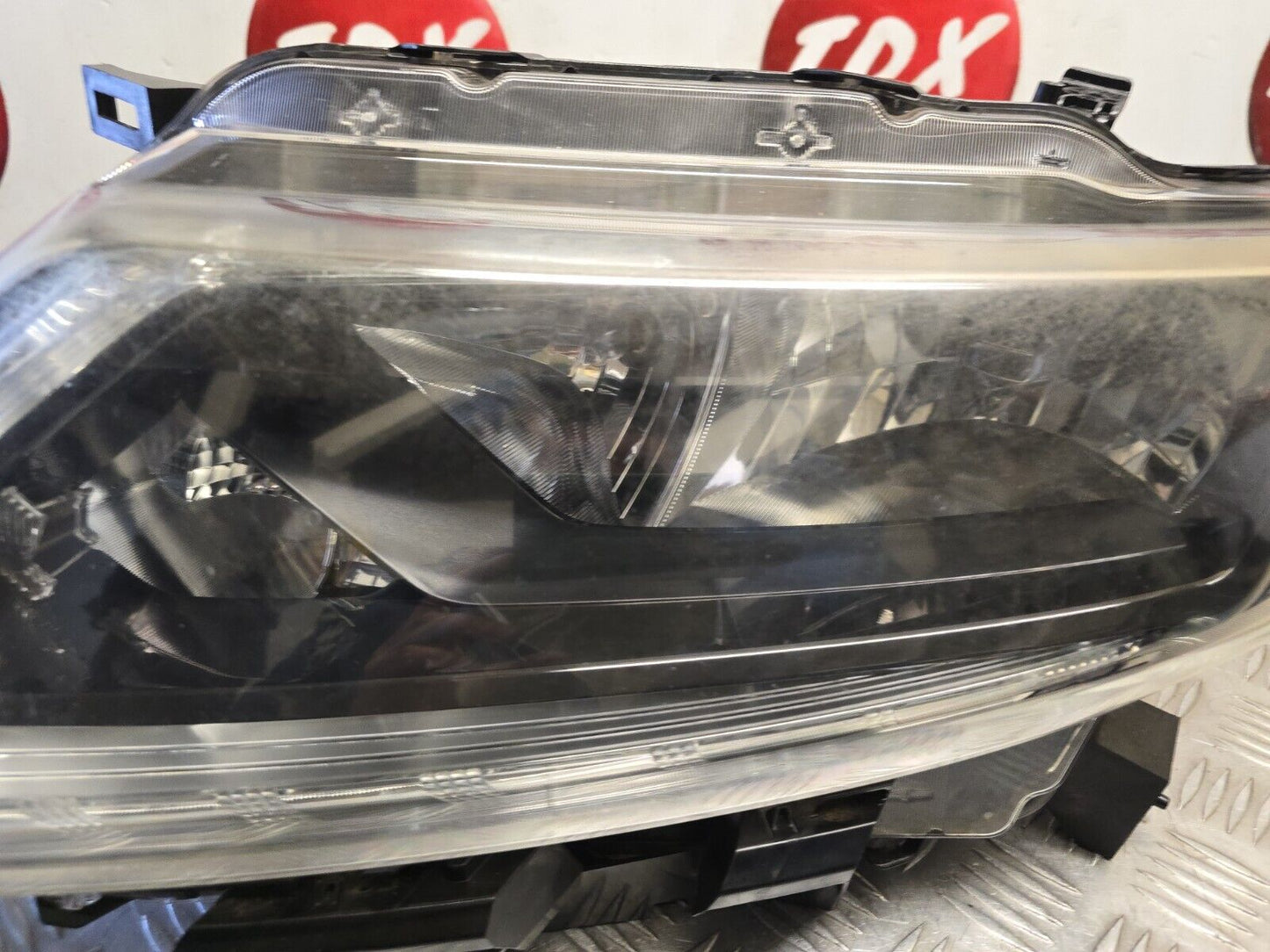 NISSAN X-TRAIL T32 2014-2017 PRE-FACELIFT PASSENGERS SIDE LED HALOGEN HEADLIGHT