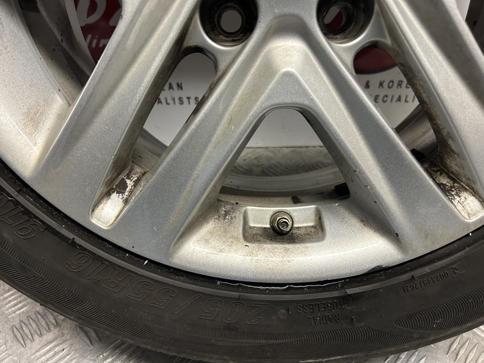Kia Ceed (Cd) Mk3 2018-2024 16" Genuine Alloy Wheel 205/55/16 Tyre 5