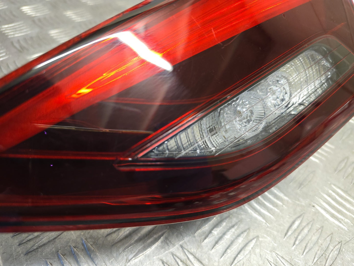 TOYOTA AVENSIS SALOON T27 2015-2018 DRIVER REAR INNER TAILGATE LIGHT 81580-05170