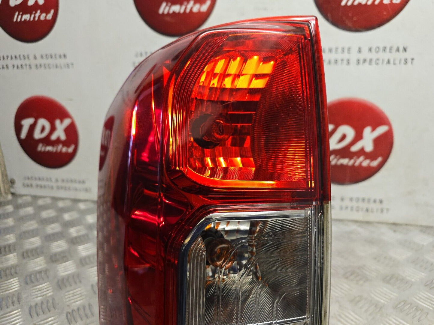 NISSAN NAVARA D23 NP300 2015-2022 GENUINE PASSENGERS SIDE REAR OUTER BRAKE LIGHT