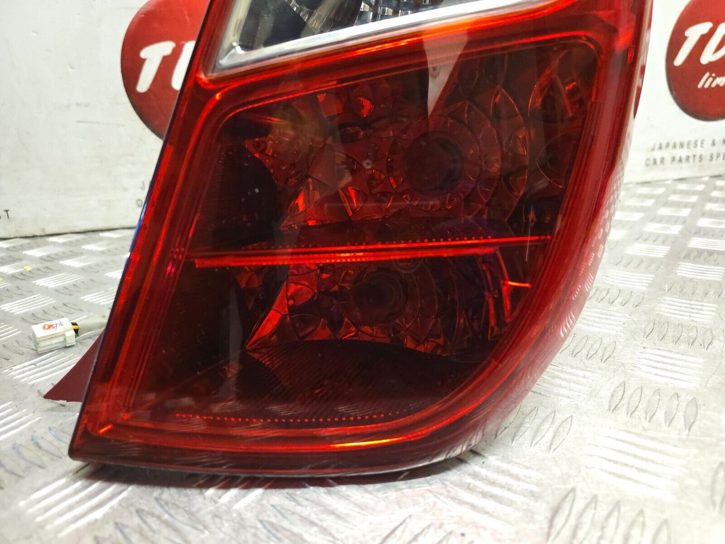 HYUNDAI I10 PA 2011-2013 FACELIFT DRIVERS SIDE REAR BODY BRAKE LIGHT 92402-0X110