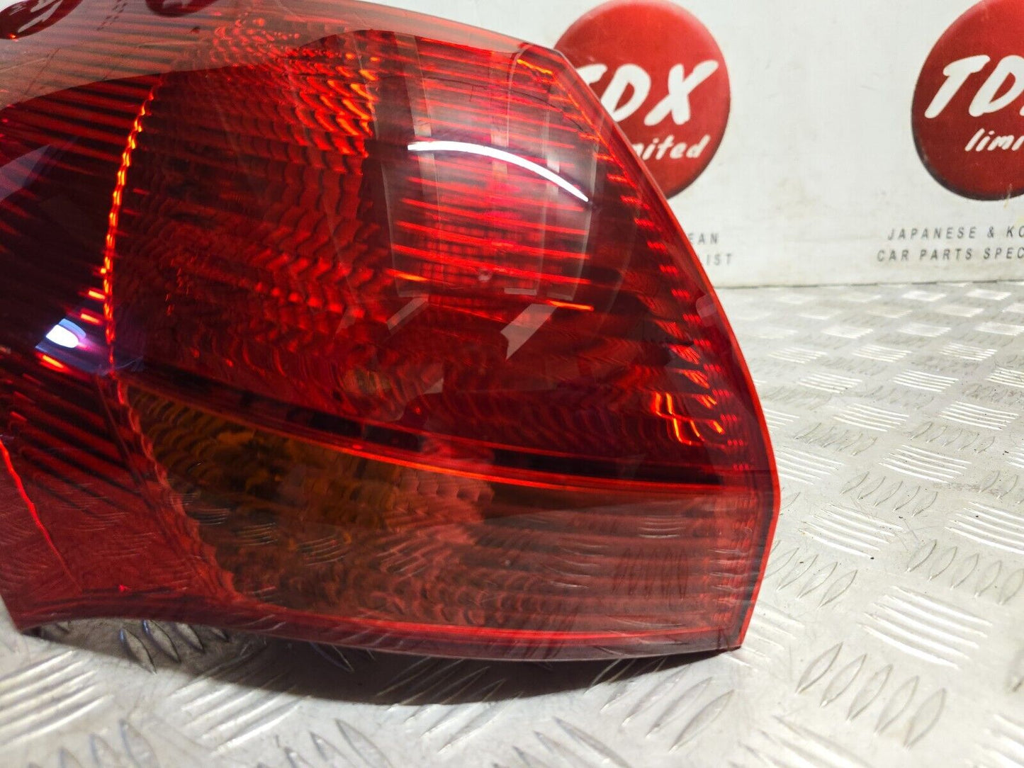 KIA VENGA YN 2010-2019 GENUINE PASSENGERS SIDE REAR OUTER BRAKE LIGHT 924011P000