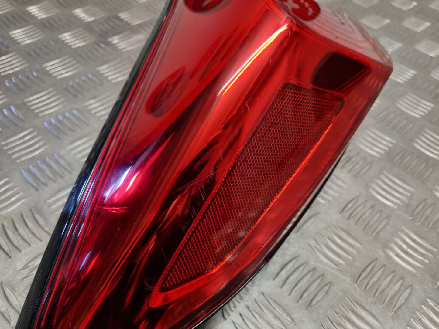 TOYOTA C-HR 2016-2019 PRE-FACELIFT GENUINE PASSENGERS REAR OUTER BRAKE LIGHT