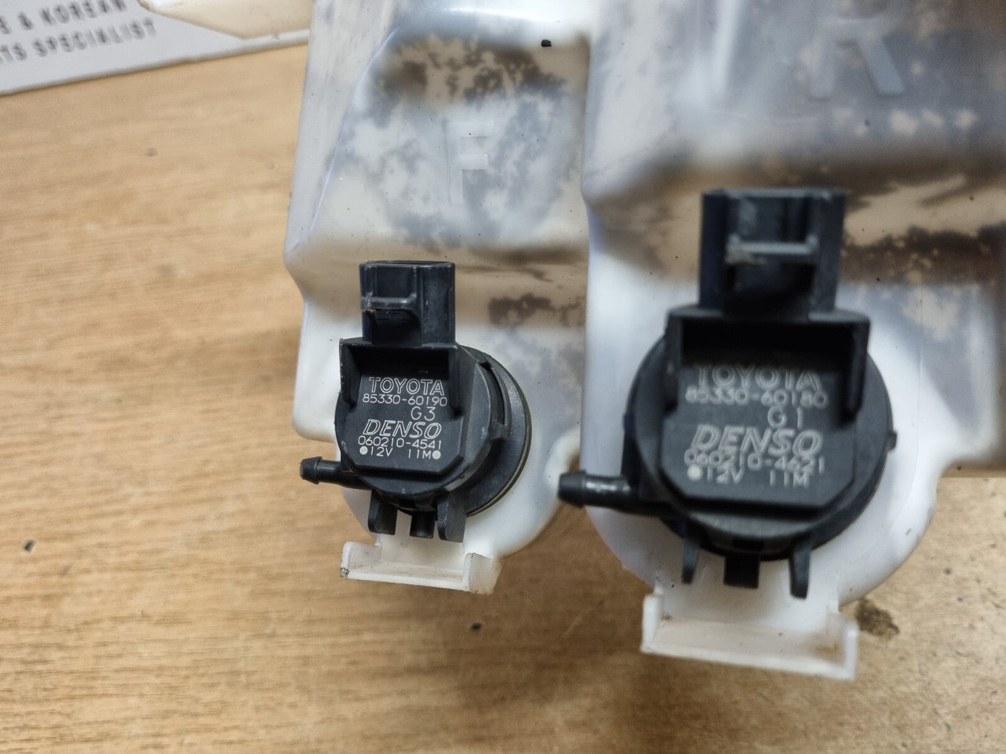 TOYOTA PRIUS MK3 2009-2015 XW30 GENUINE WASHER BOTTLE + MOTOR PUMPS 060851-317