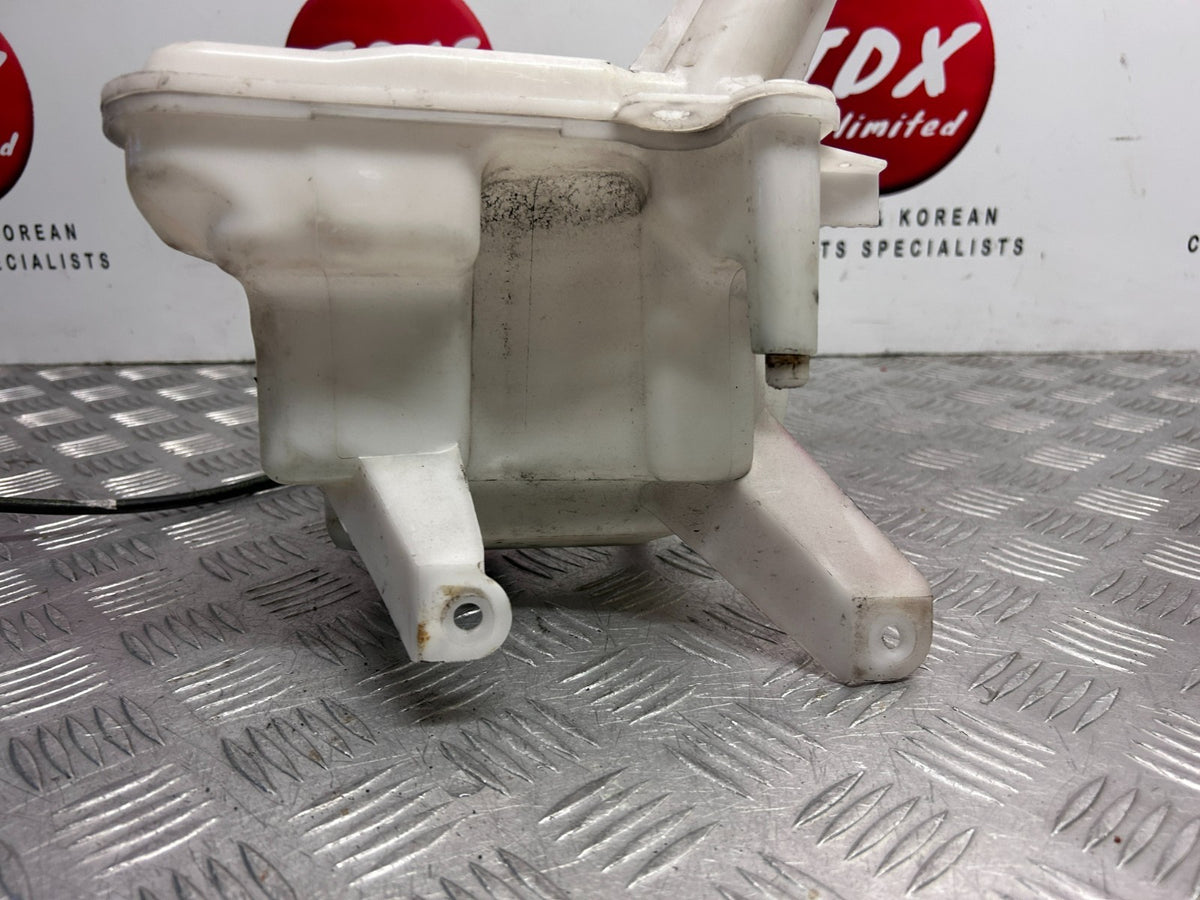 Toyota Yaris XP130 MK3 2012-2020 Genuine Washer Bottle Tank Resevoir - photo 5 of 7