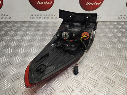 Kia Carens Rp Mk3 2013-2016 Genuine Drivers Side Rear Outer Brake Light 92402-A4 7