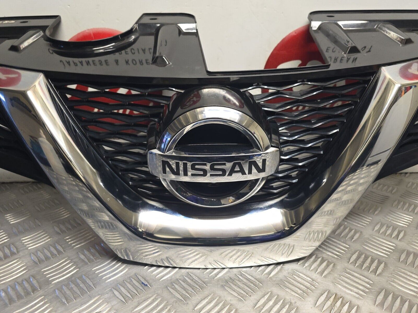 NISSAN X-TRAIL T32 2014-2017 GENUINE FRONT RADIATOR GRILLE + CAMERA 623104CE0A