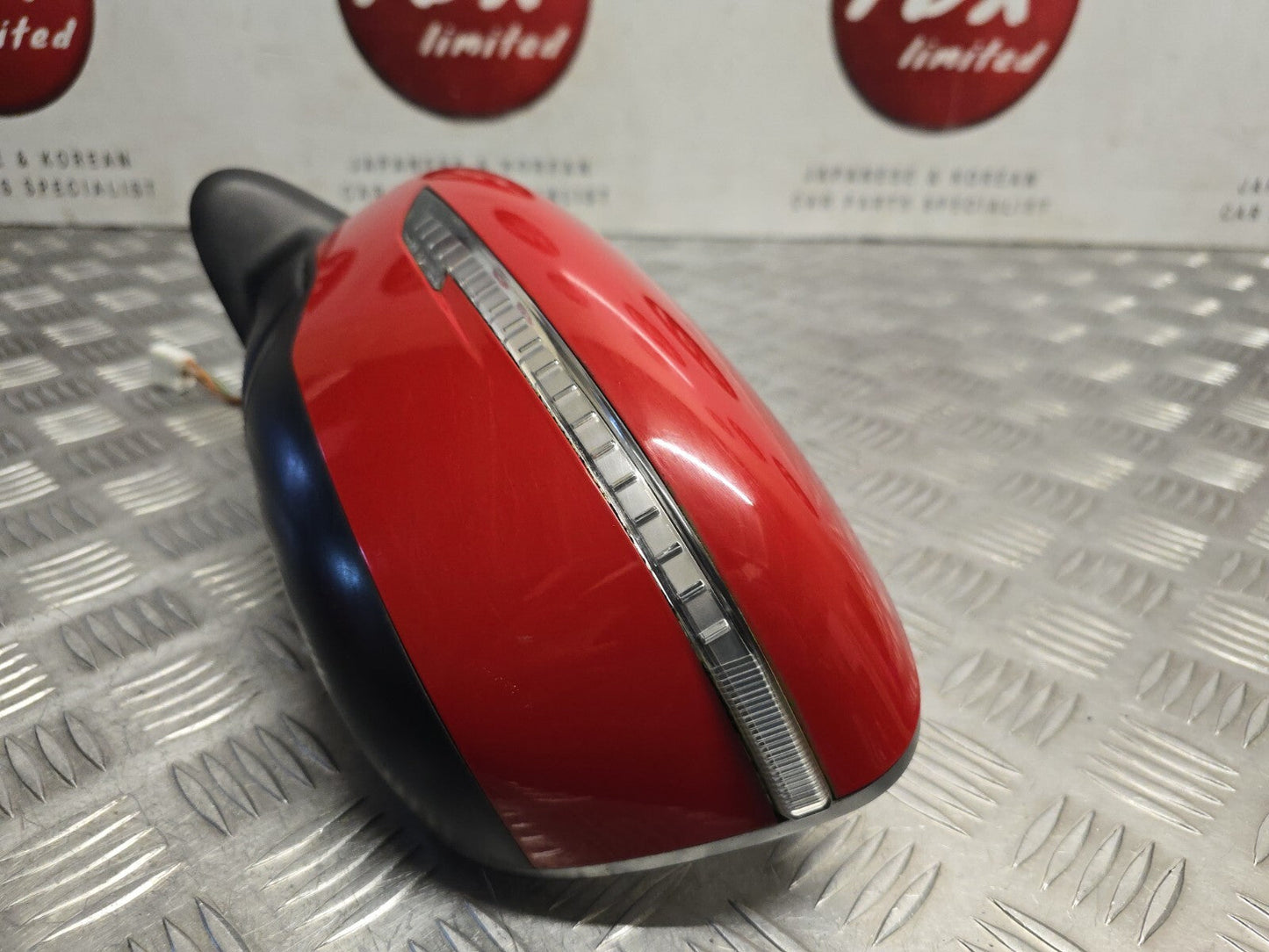 NISSAN JUKE F15 2014-2019 GENUINE PASSENGERS SIDE MANUAL FOLD MIRROR Z10 RED