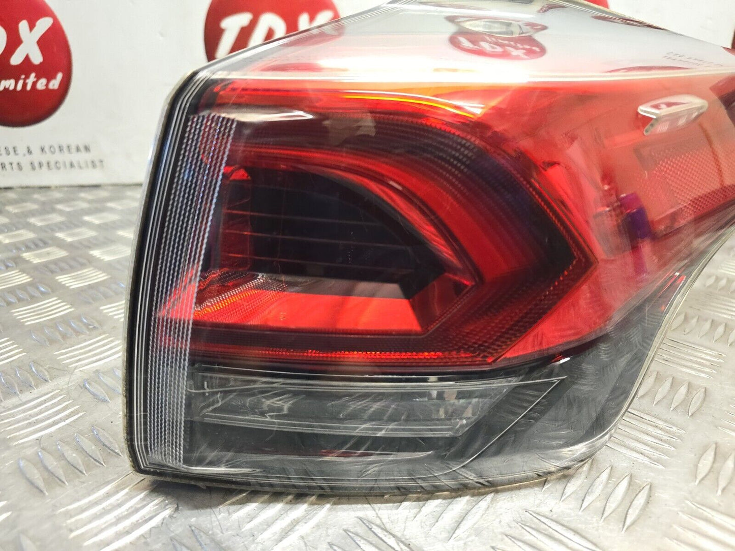 TOYOTA RAV4 XA40 MK4 2015-2018 GENUINE DRIVERS SIDE REAR OUTER LED BRAKE LIGHT