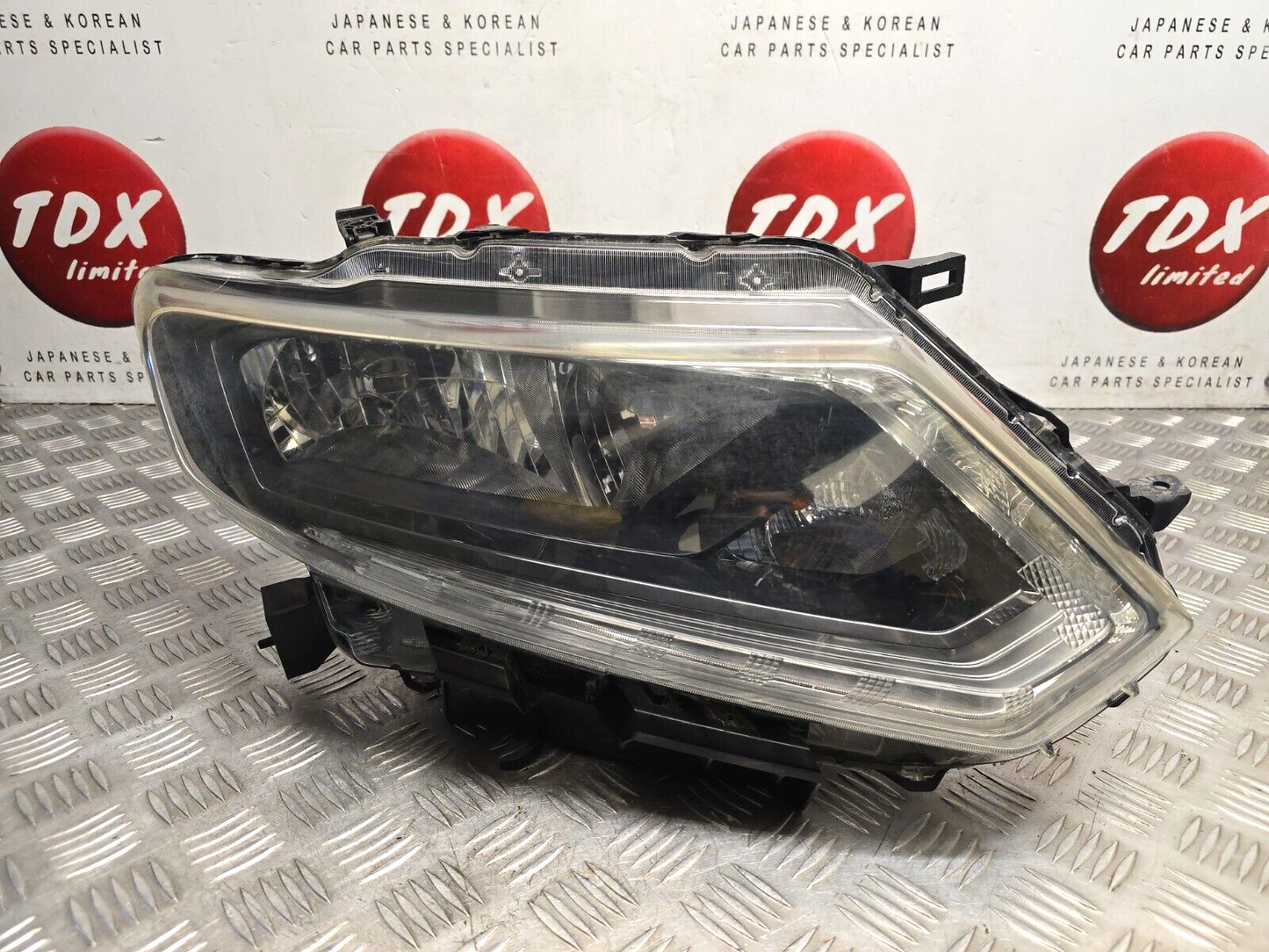 NISSAN X-TRAIL T32 2014-2017 PREFACELIFT GENUINE DRIVERS SIDE HALOGEN HEADLIGHT