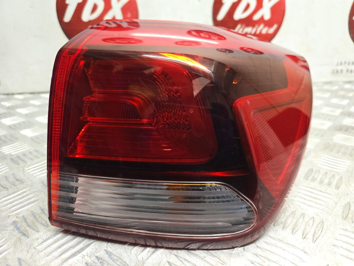 KIA RIO YB MK4 2017-2023 GENUINE DRIVER SIDE REAR BODY BRAKE LIGHT LAMP 92402-H8