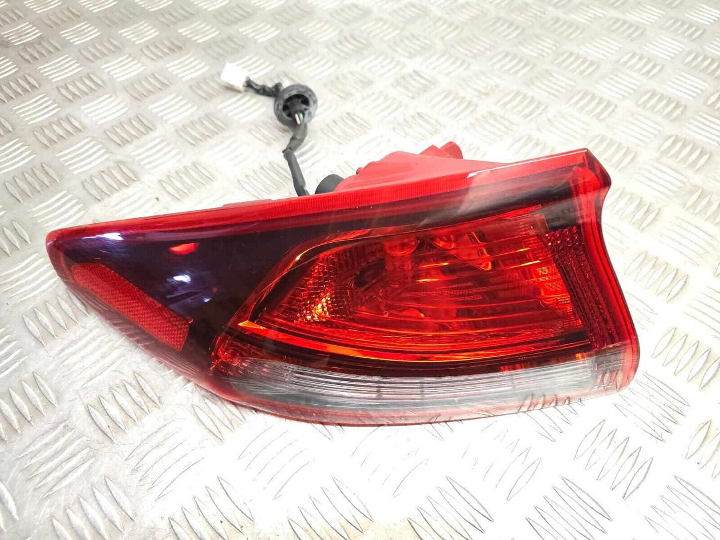 HYUNDAI IONIQ AE 2017-2019 GENUINE PASSENGER SIDE REAR OUTER HALOGEN BRAKE LIGHT