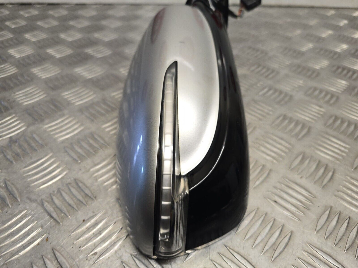 KIA CEED JD MK2 2012-2018 GENUINE DRIVERS POWER FOLD PUDDLE LIGHT WING MIRROR