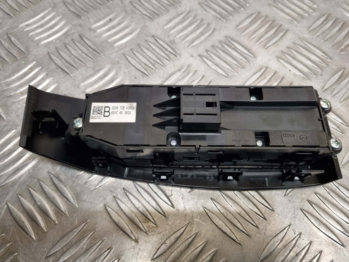 MAZDA 3 GT SPORT 2019-2023 GENUINE DRIVERS SIDE FRONT WINDOW SWITCHES BDMC66350A