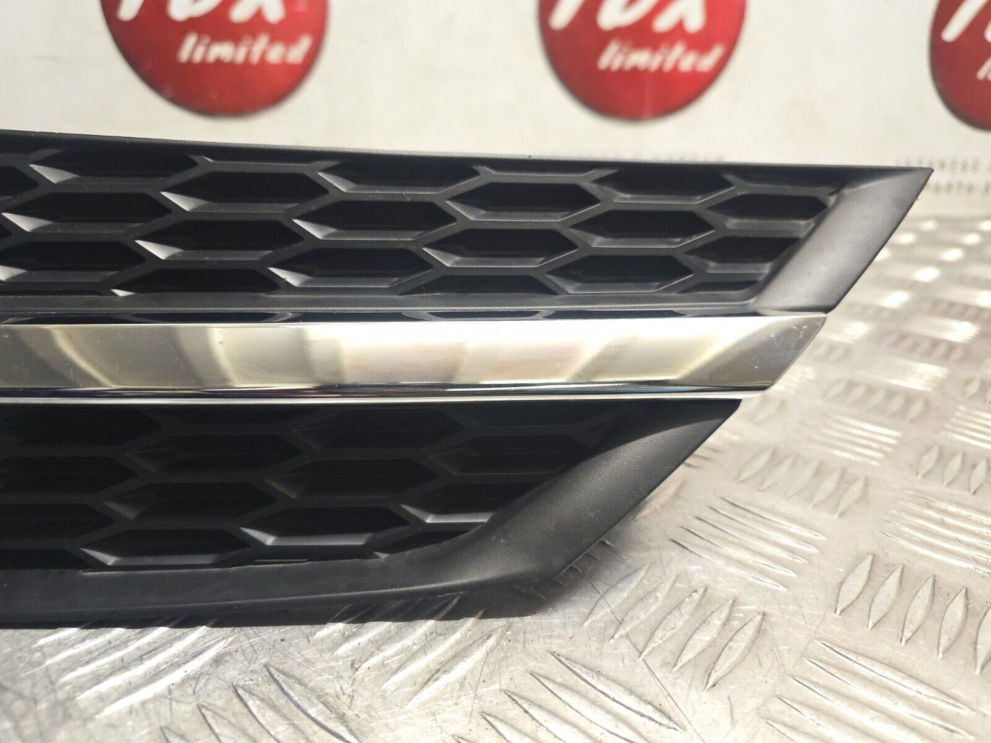 TOYOTA RAV4 2012-2015 GENUINE PASSENGERS SIDE FRONT GRILL TRIM PANEL 53106-42010