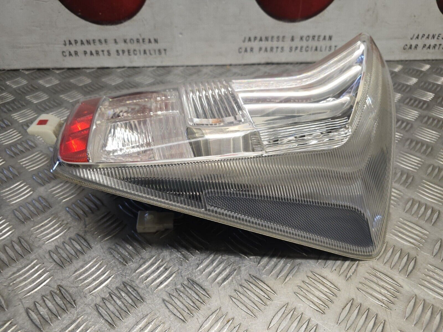 TOYOTA PRIUS 2009-2012 MK3 PRE-FACELIFT GENUINE DRIVERS REAR OUTER BRAKE LIGHT