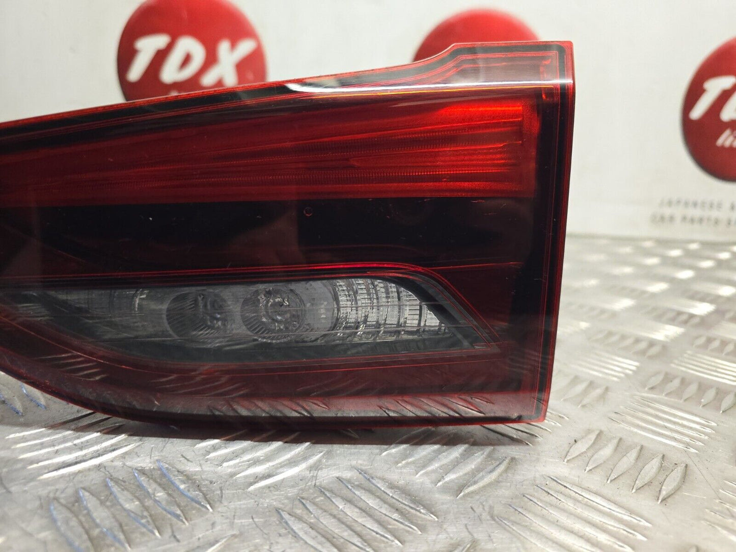 TOYOTA AVENSIS T27 SALOON 2015-2018 GENUINE DRIVERS SIDE REAR TAILGATE LIGHT