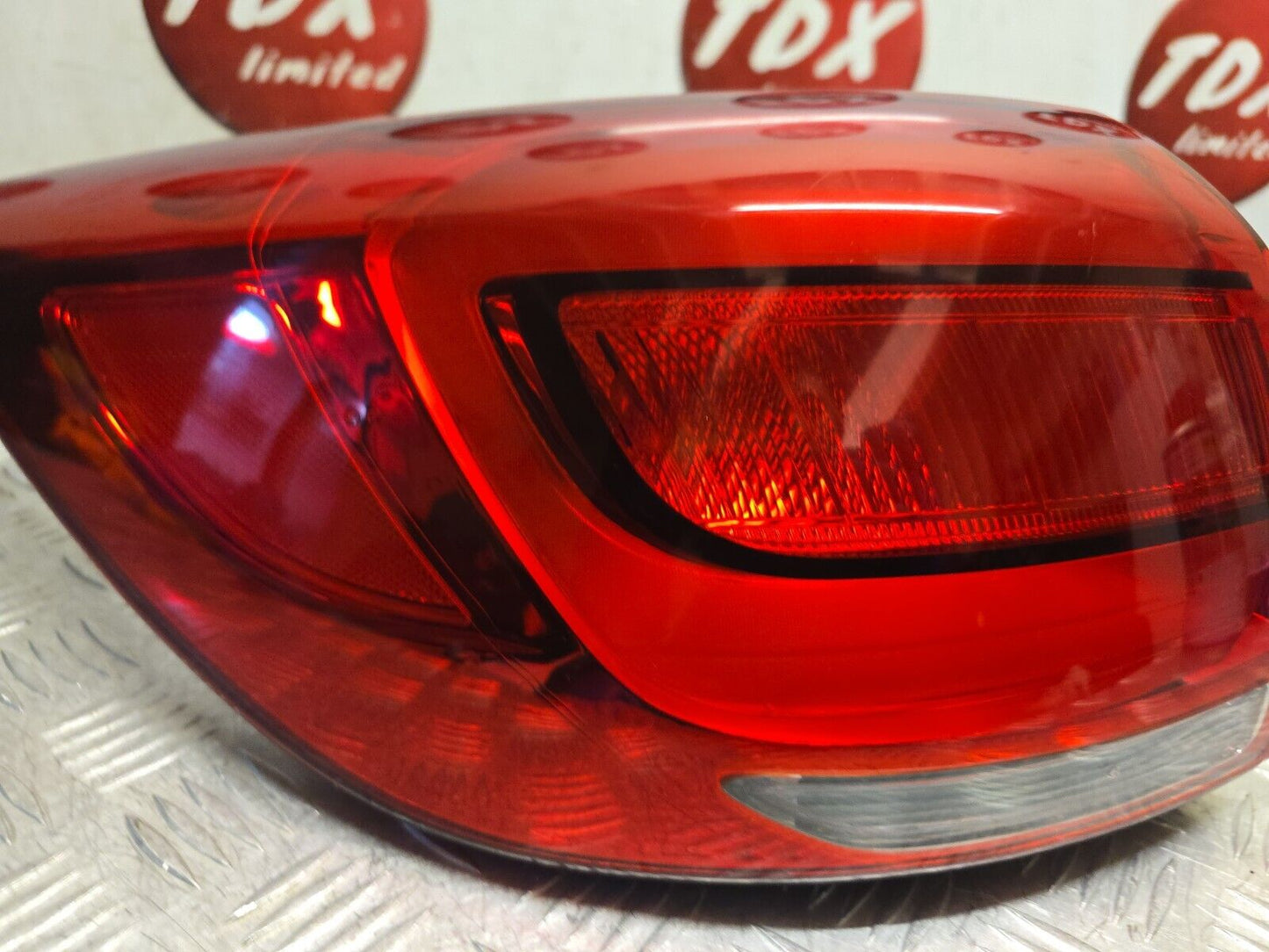 KIA SPORTAGE SL MK3 2013-2015 FACELIFT PASSENGERS REAR OUTER BODY BRAKE LIGHT