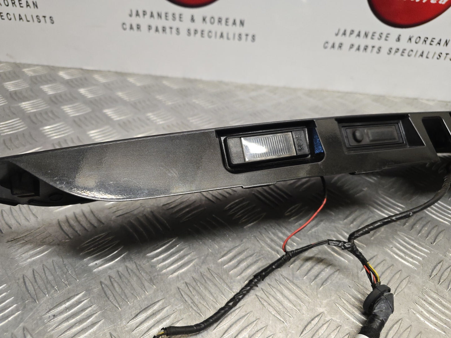 NISSAN QASHQAI J11 2014-2021 GENUINE REAR COMPLETE BOOT HANDLE SWITCH TRIM LIGHT