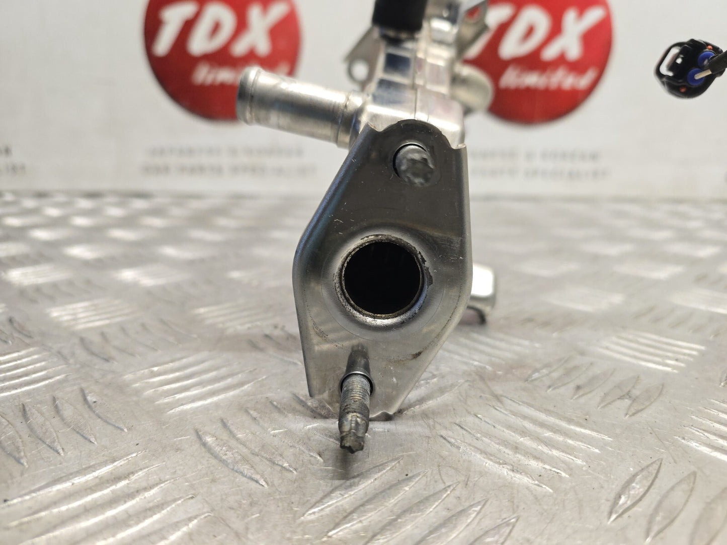 TOYOTA PRIUS MK3 2009-2015 1.8 HYBRID GENUINE EGR COOLER  + PIPE 25601-37010