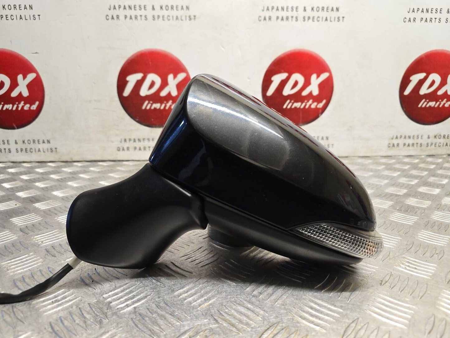 TOYOTA AVENSIS T27 MK3 2015-2018 PASSENGER SIDE POWER FOLD WING MIRROR 209 BLACK