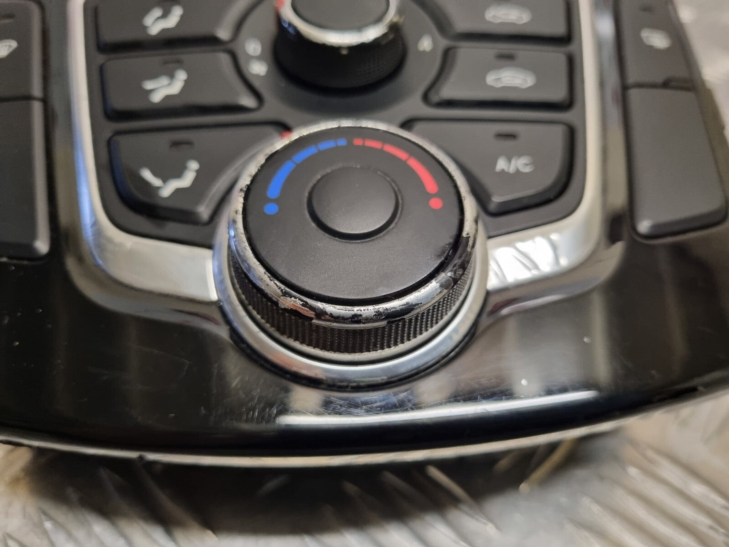 HYUNDAI I30 (GD) MK2 2012-2017 GENUINE HEATER AC CLIMATE CONTROLS 97250-A6040GU