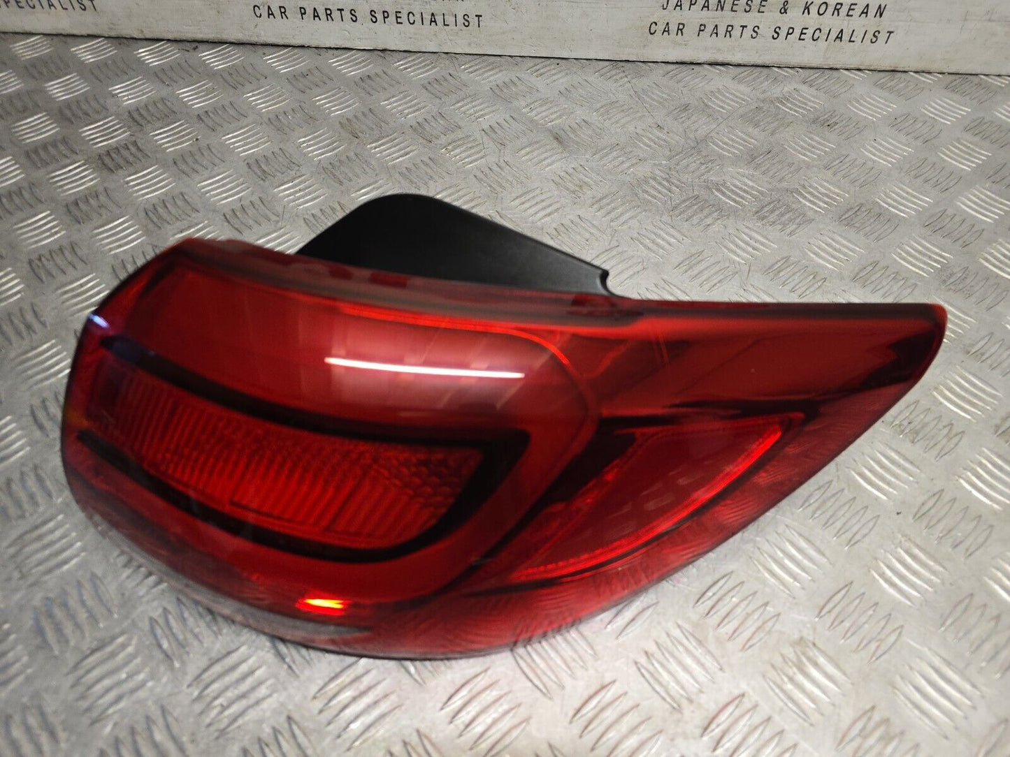 KIA SPORTAGE SL MK3 2013-2015 FACELIFT DRIVERS REAR OUTER BODY BRAKE LIGHT LAMP