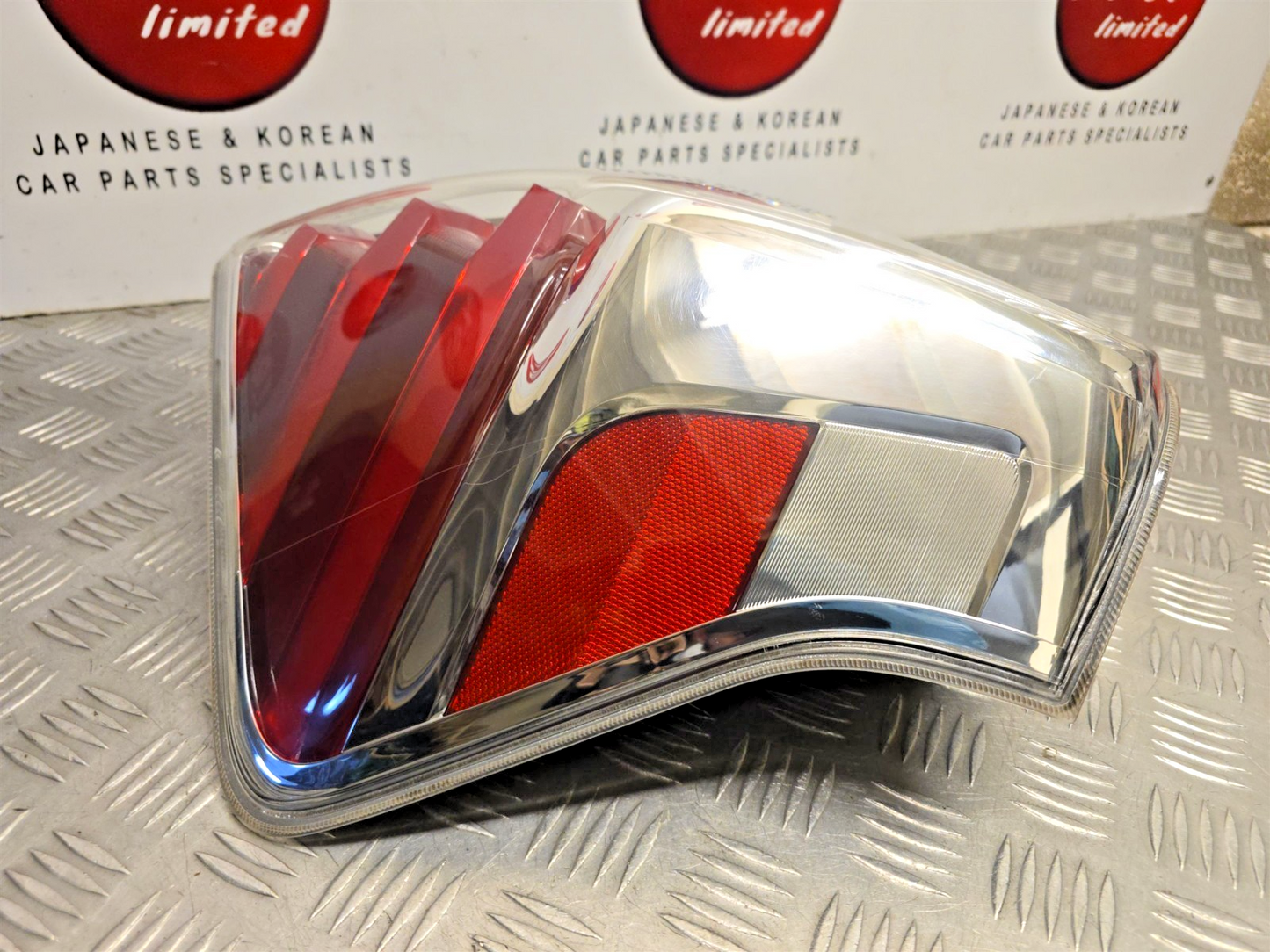 Toyota Prius Plus MK1 FL 2015-2020 Passengers Rear Outer Brake Light 81561-47252 - photo 5 of 9