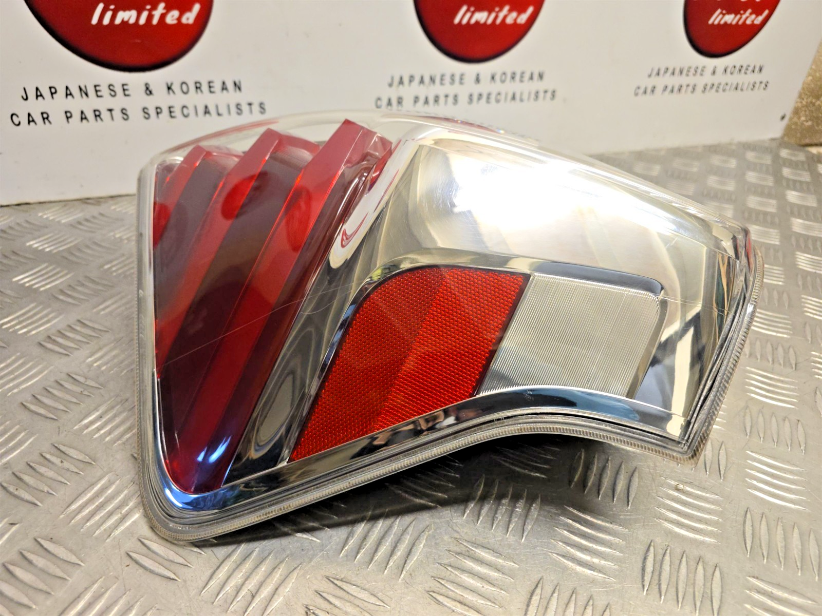 Toyota Prius Plus MK1 FL 2015-2020 Passengers Rear Outer Brake Light 81561-47252 - photo 5 of 9