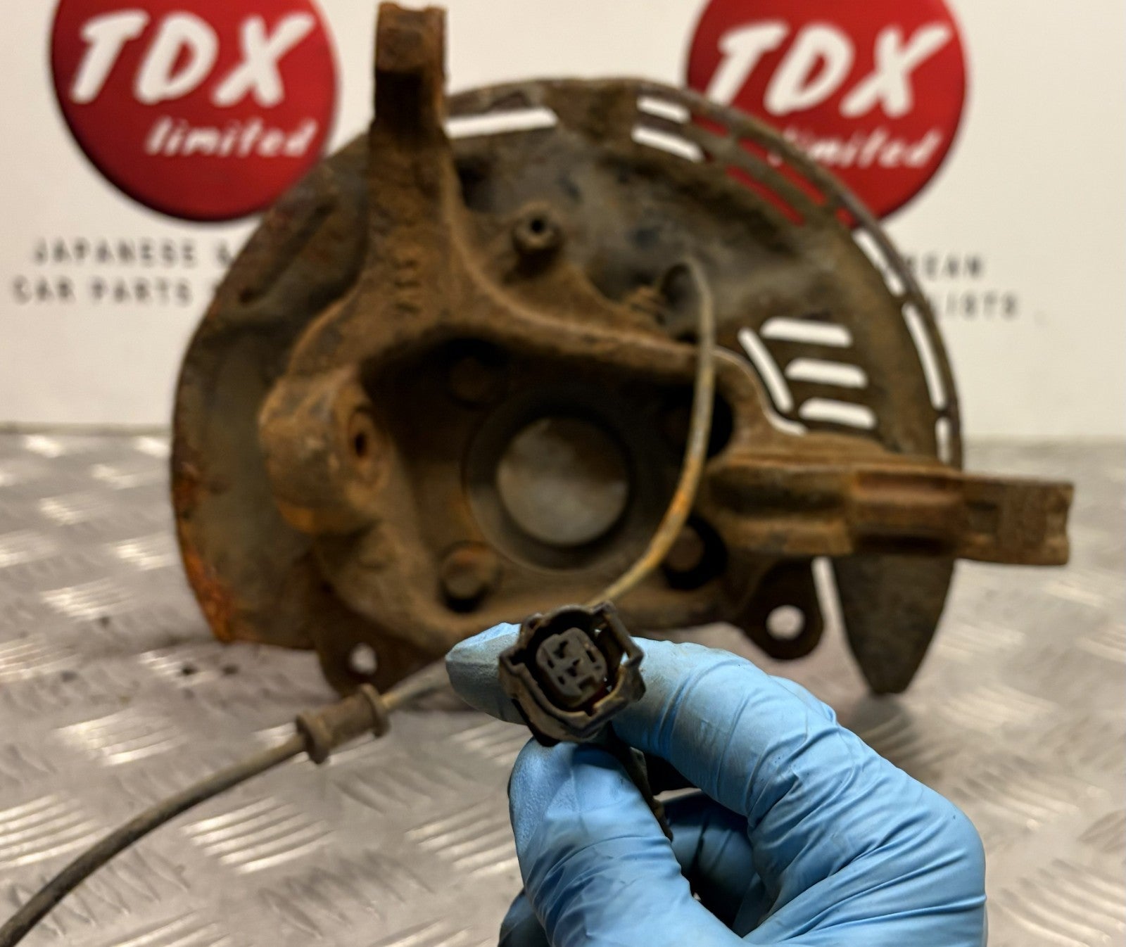 Toyota GT86 ZN6 MK1 Coupe 2.0 Petrol Passenger Side Front Hub - photo 3 of 6