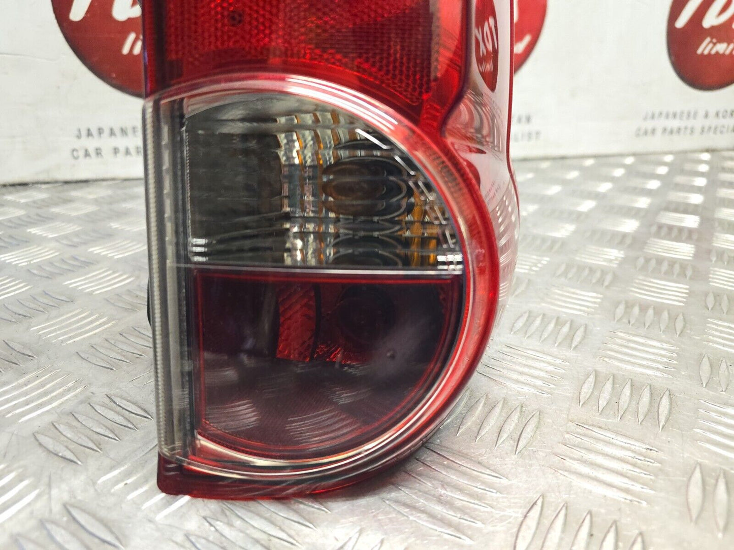 NISSAN NV200 2010-2019 GENUINE DRIVERS REAR OUTER HALOGEN BRAKE LIGHT LAMP