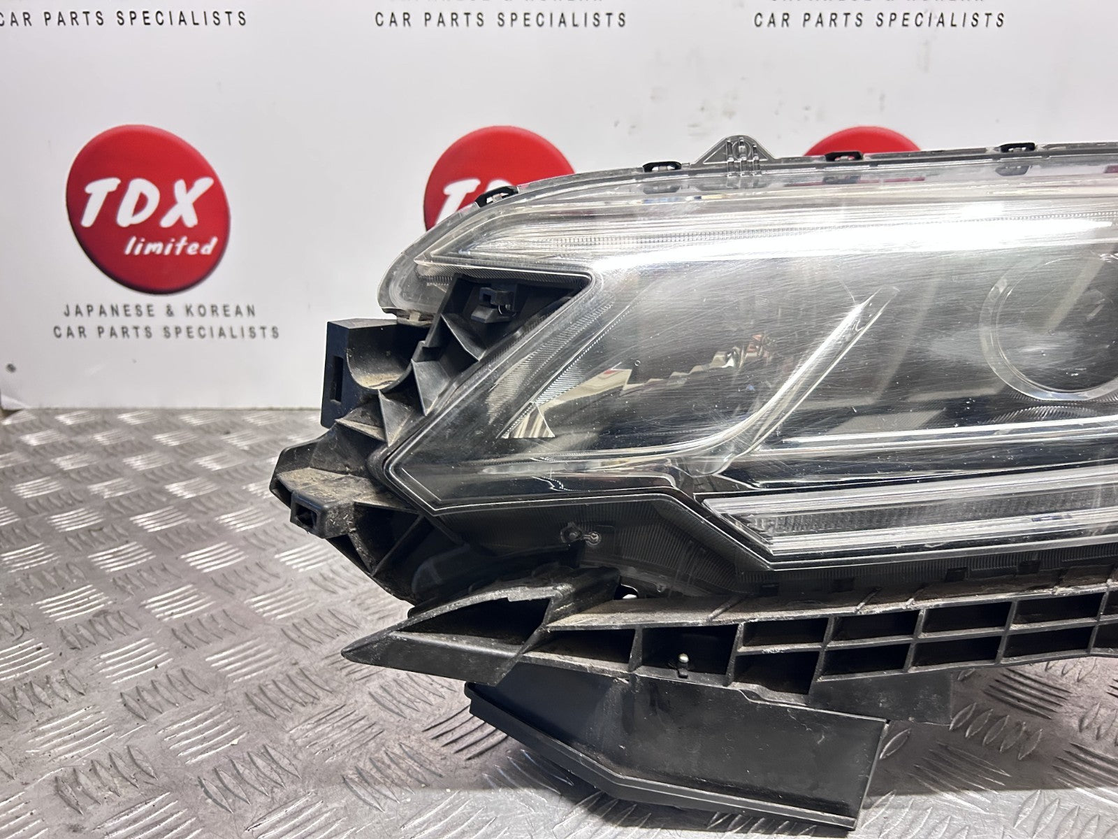 Honda Cr-V Mk4 2015-2018 Passenger Side Genuine Xenon Led Headlight 2