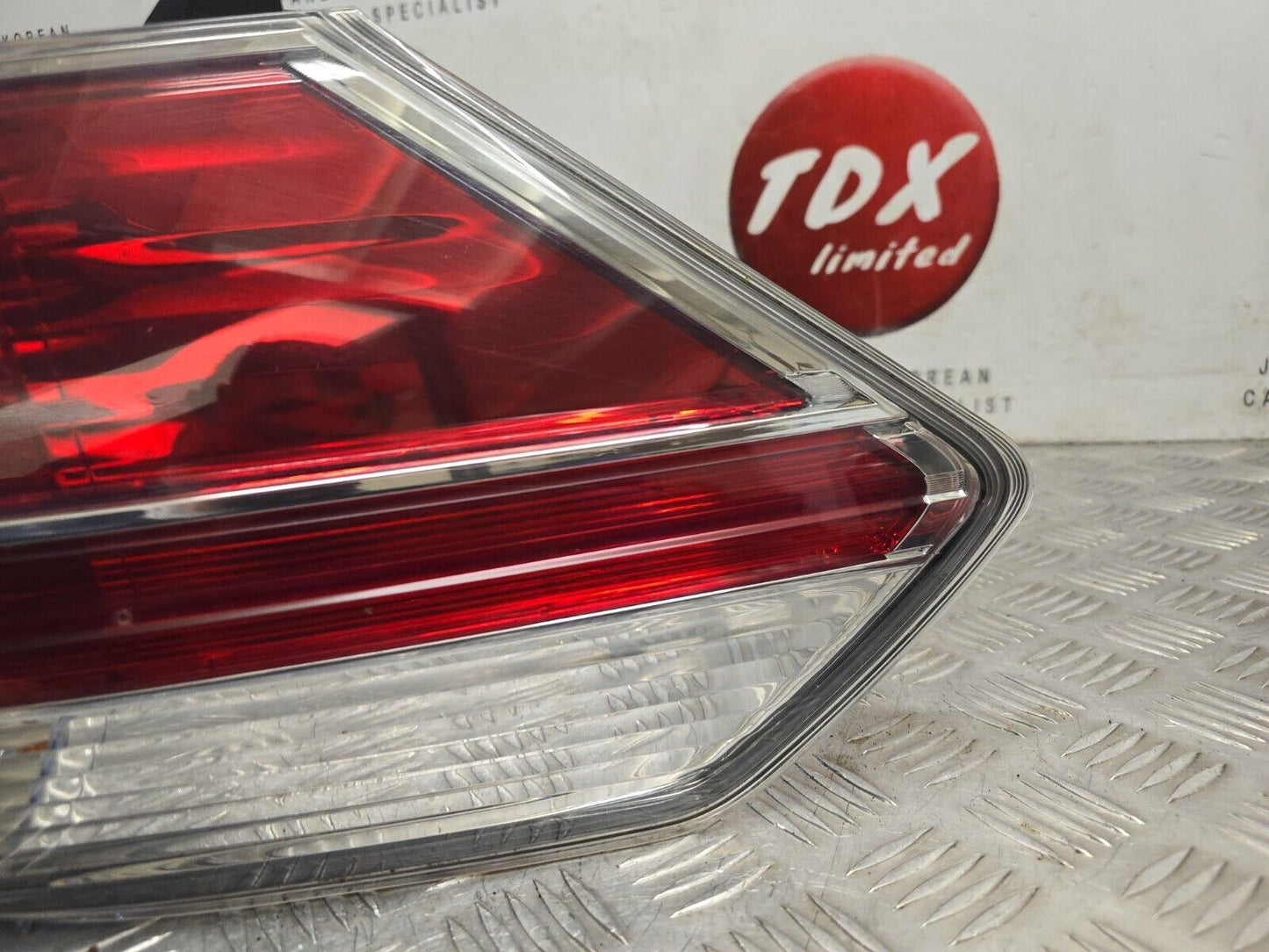 NISSAN X-TRAIL T32 2014-2017 GENUINE DRIVERS SIDE REAR BODY BRAKE LIGHT LAMP