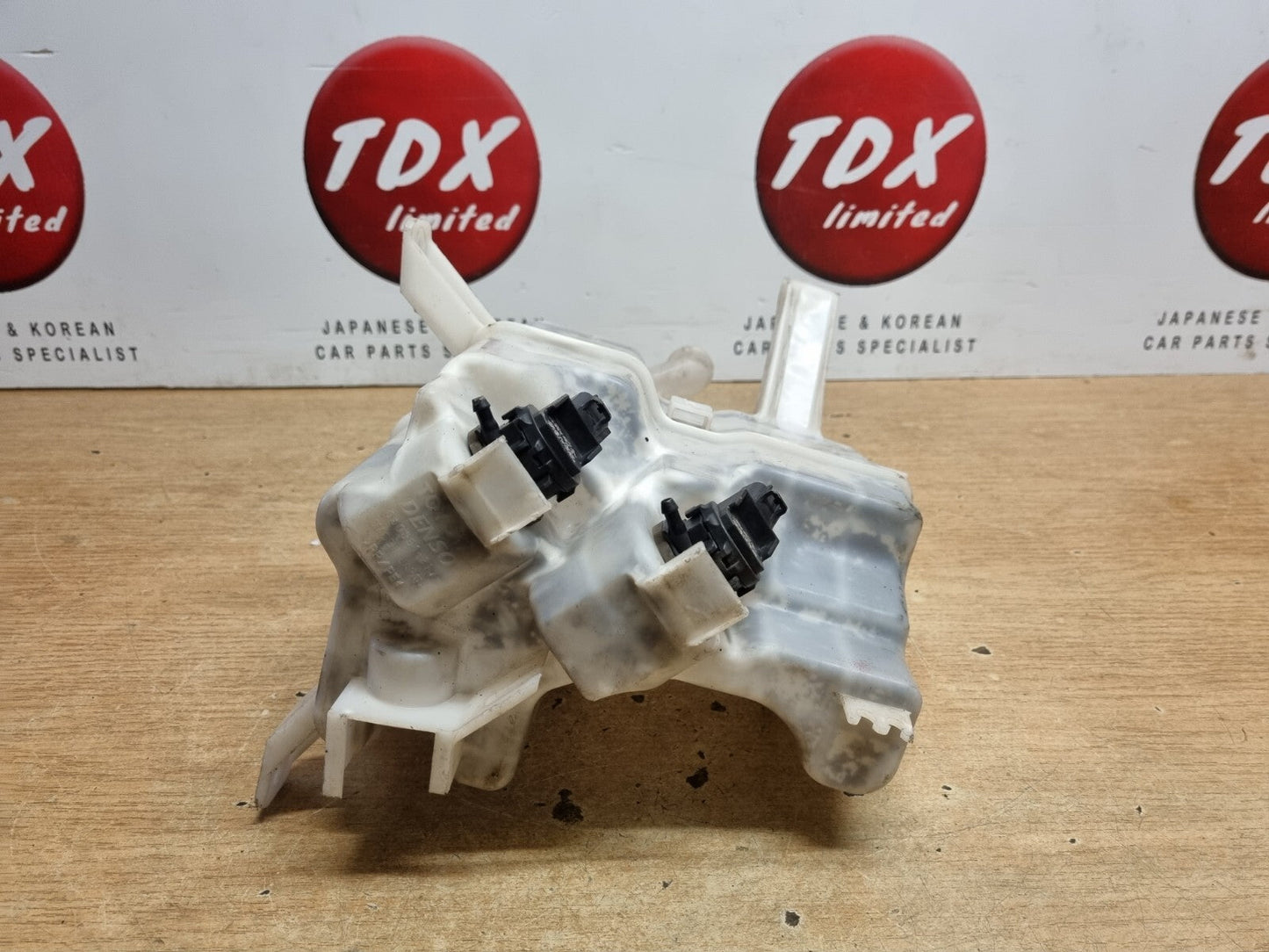 TOYOTA PRIUS MK3 2009-2015 XW30 GENUINE WASHER BOTTLE + MOTOR PUMPS 060851-317