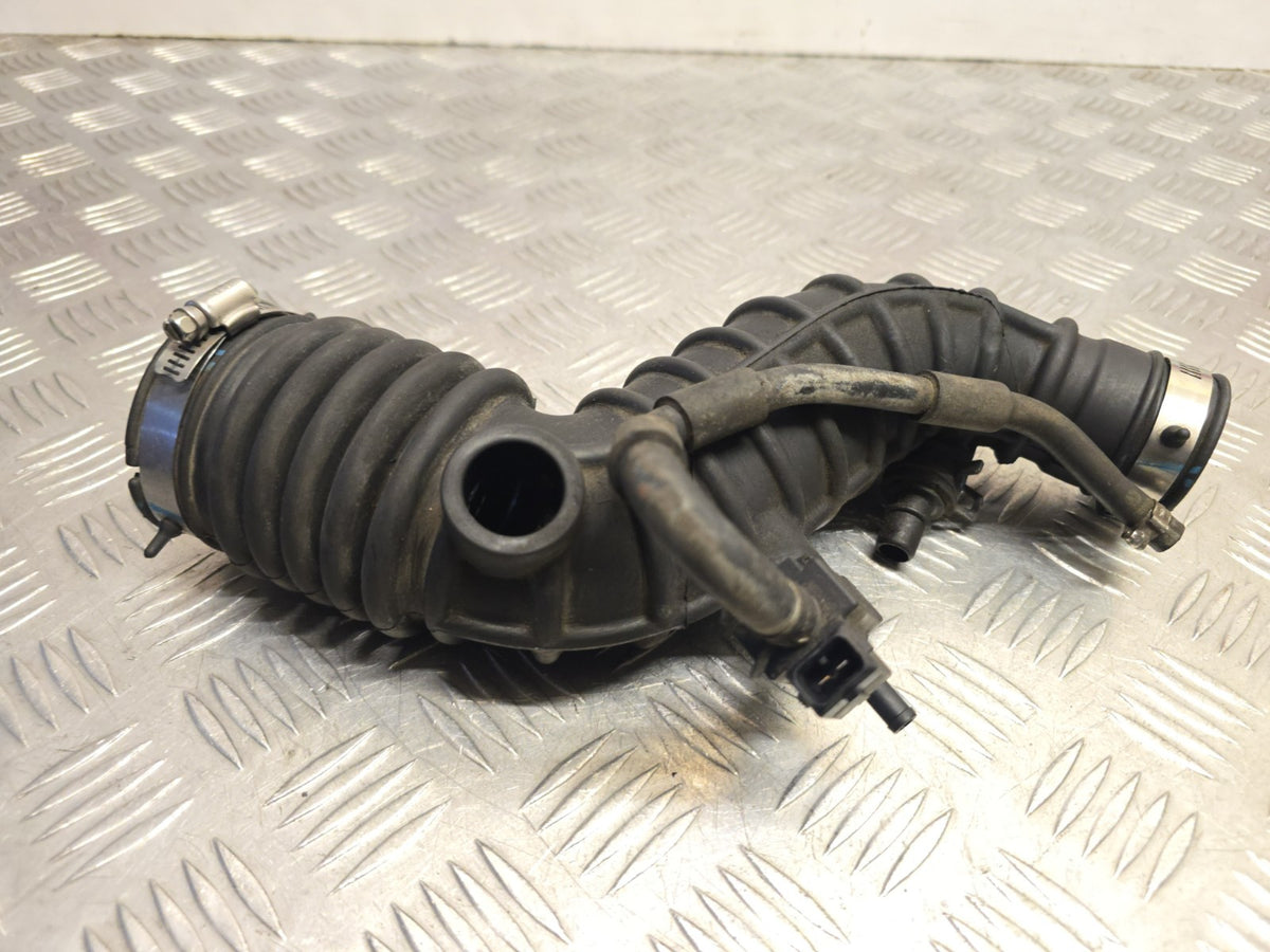 Nissan Juke F15 MK1 2014-2019 1.2 Petrol Dig-t HRA2DDT Air Intake Pipe - photo 9 of 11