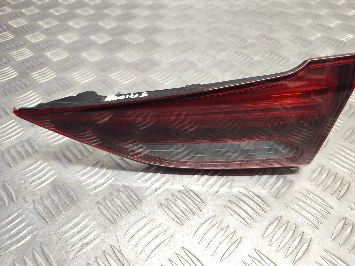 TOYOTA AVENSIS T27 SALOON 2015-2018 GENUINE DRIVERS SIDE REAR TAILGATE LIGHT