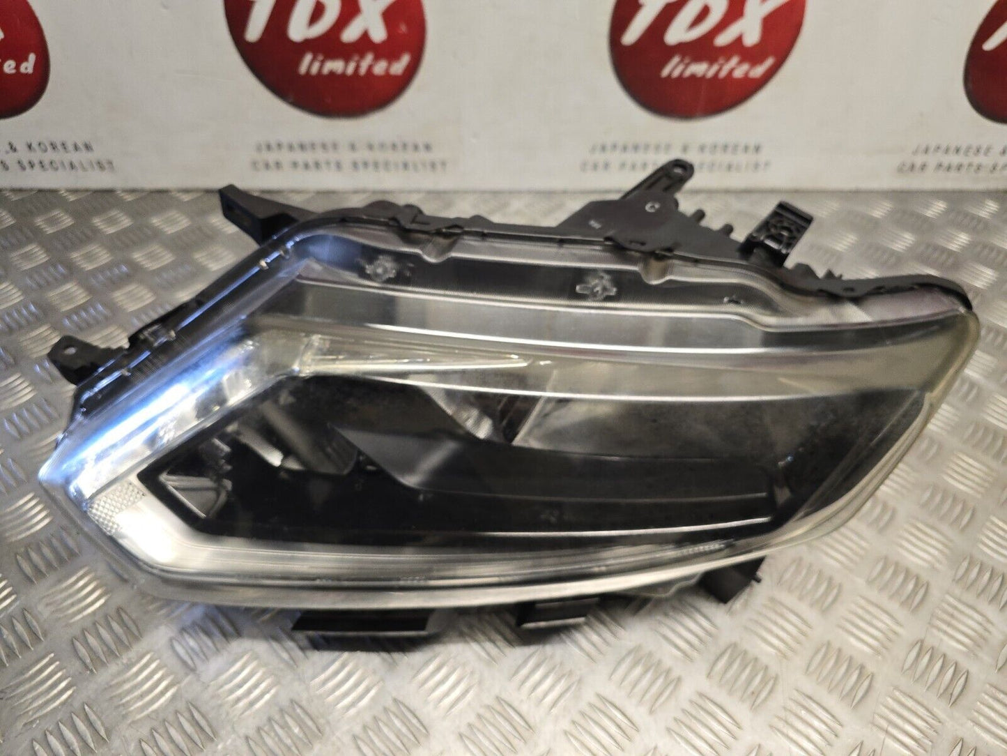 NISSAN X-TRAIL T32 2014-2017 PRE-FACELIFT PASSENGERS SIDE LED HALOGEN HEADLIGHT