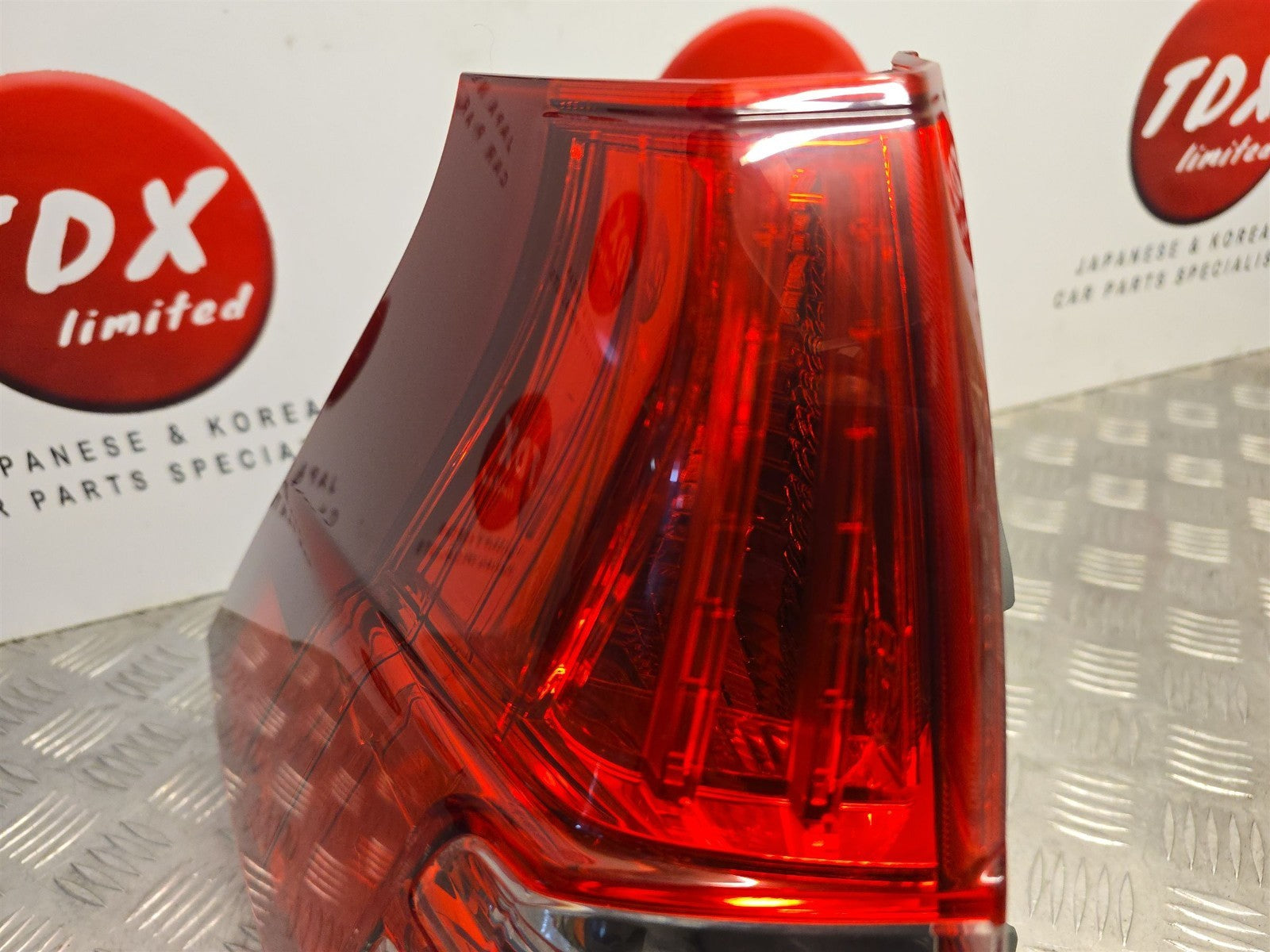 Honda Cr-V Mk4 2015-2018 Genuine Passengers Side Rear Outer Brake Light Lamp 4