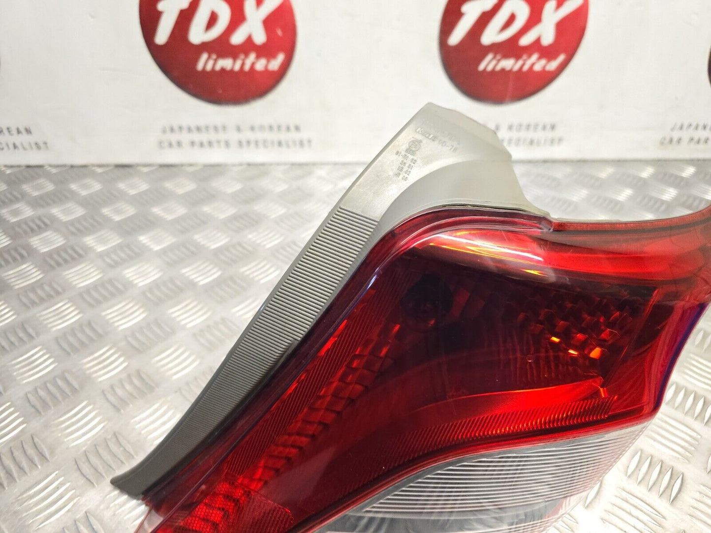 TOYOTA YARIS MK3 2012-2015 GENUINE DRIVERS SIDE REAR OUTER BODY BRAKE LIGHT LAMP