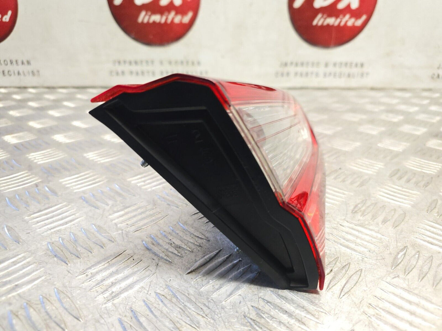 TOYOTA YARIS MK3 2017-2020 FACELIFT GENUINE PASSENGERS REAR INNER TAILGATE LIGHT