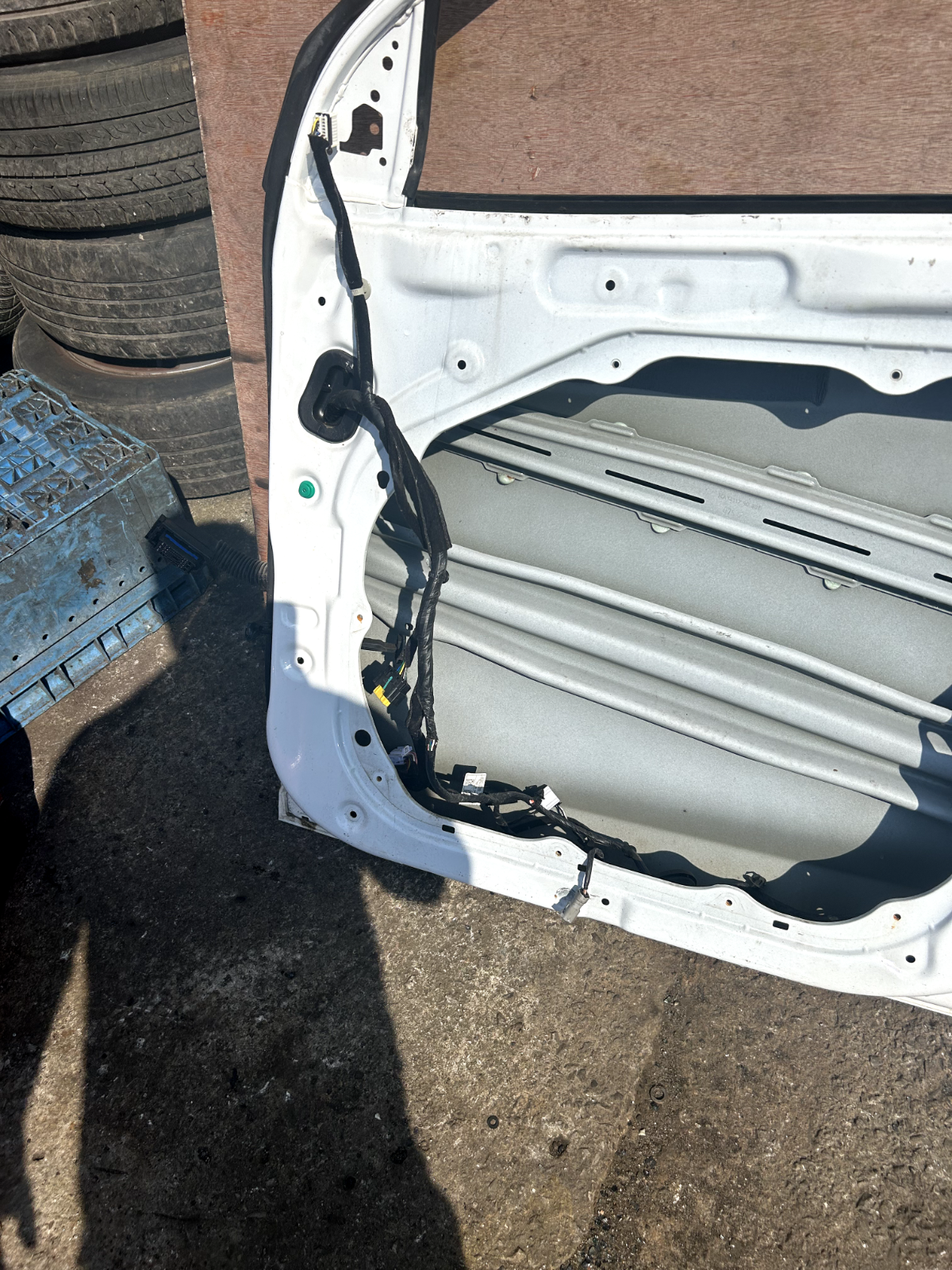 HYUNDAI TUCSON MK3 2015-2020 OSF DRIVER SIDE FRONT GENUINE DOOR SHELL WHITE PYW