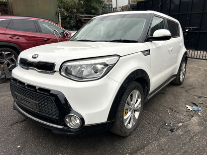 2017 KIA SOUL URBAN 1.6 DIESEL 6SPEED MANUAL WHITE VEHICLE FOR BREAKING AND PARTS