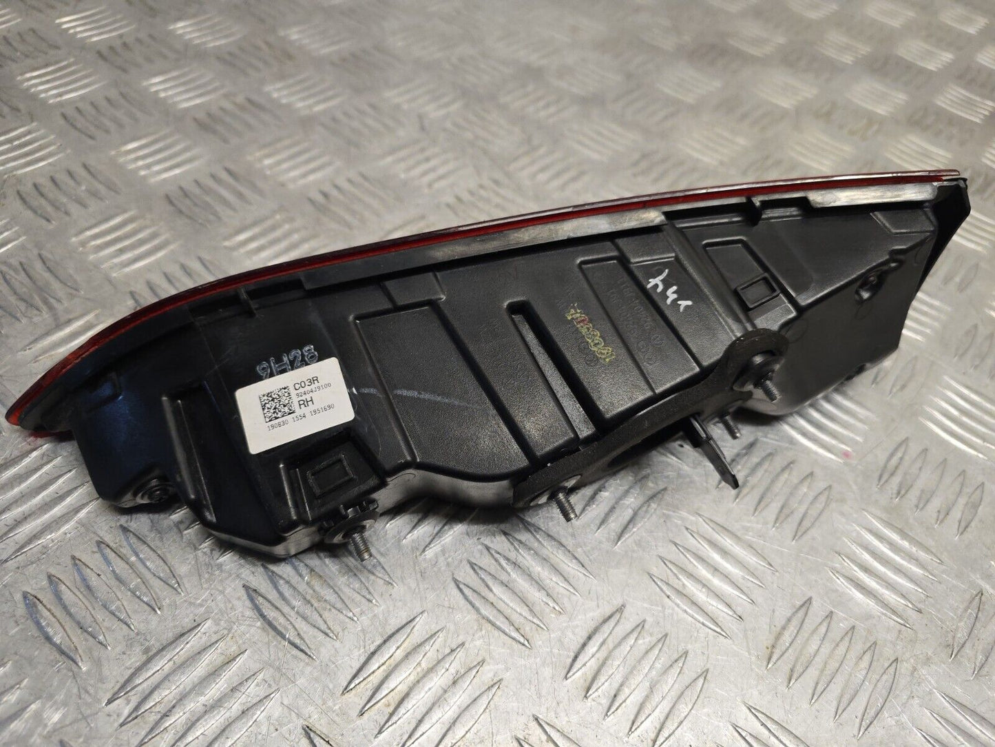 HYUNDAI KONA 2017-2020 DRIVERS SIDE REAR INNER TAILGATE LED LIGHT 92404J9100