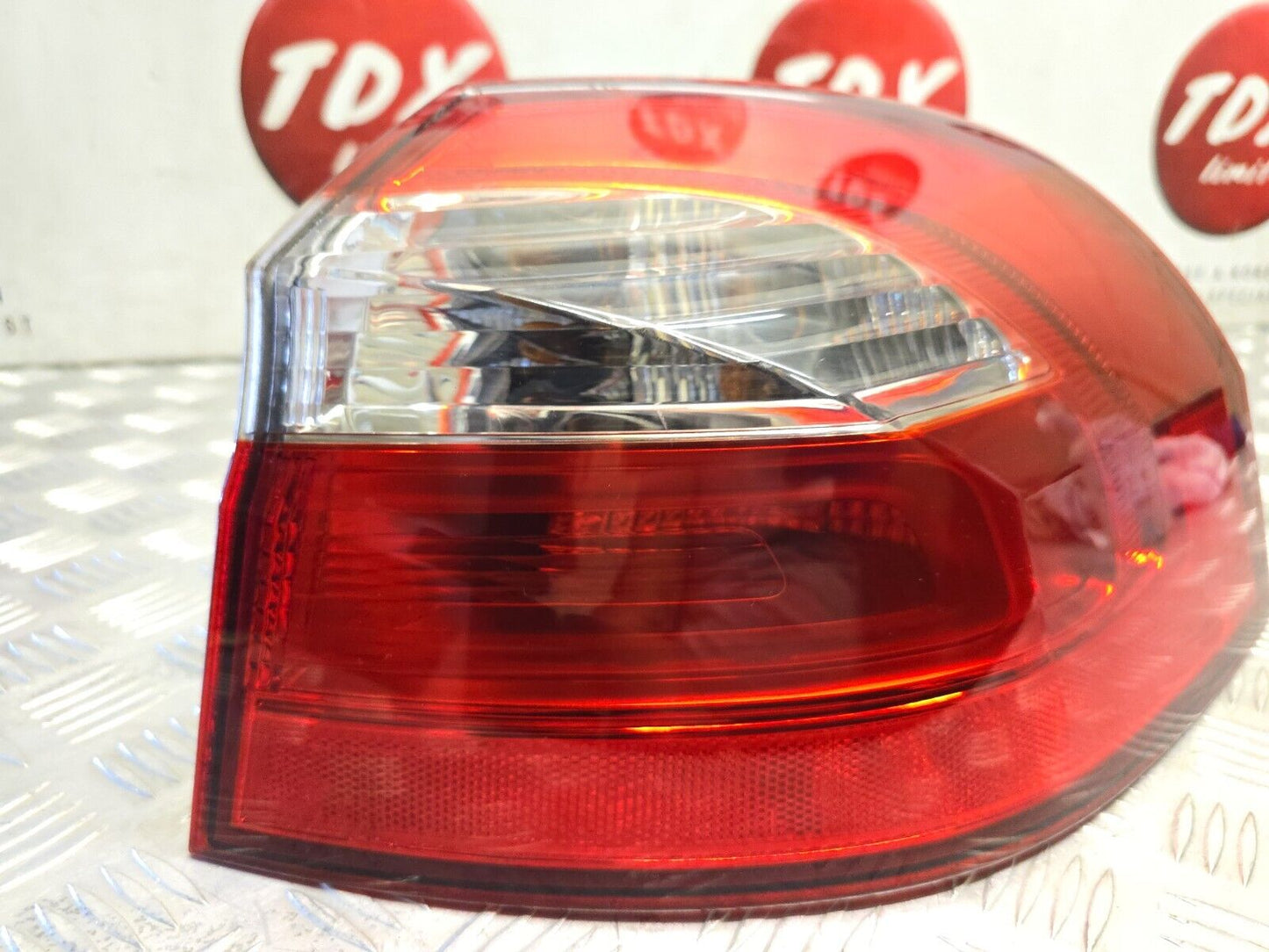 KIA RIO UB MK3 2011-2017 GENUINE DRIVERS SIDE REAR BODY BRAKE LIGHT 92402-1W2