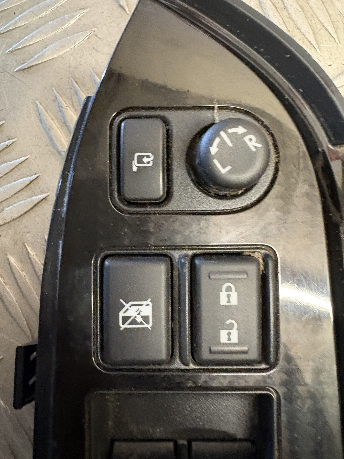 47749636