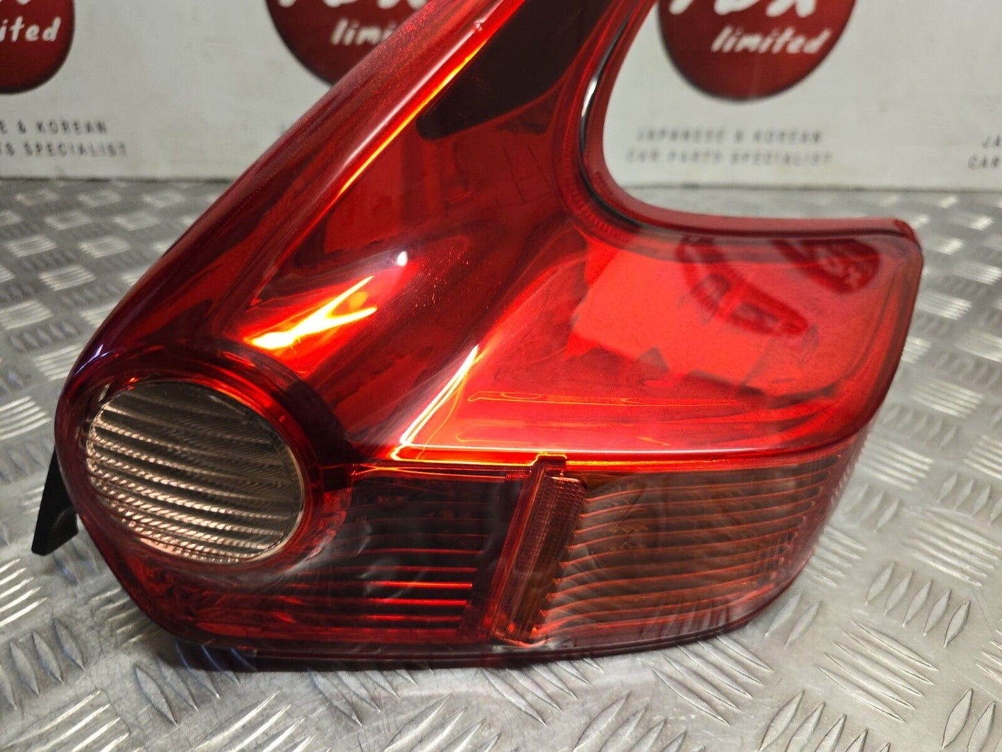 NISSAN JUKE F15 2010-2014 PRE-FACELIFT DRIVERS SIDE REAR OUTER BRAKE LIGHT LAMP