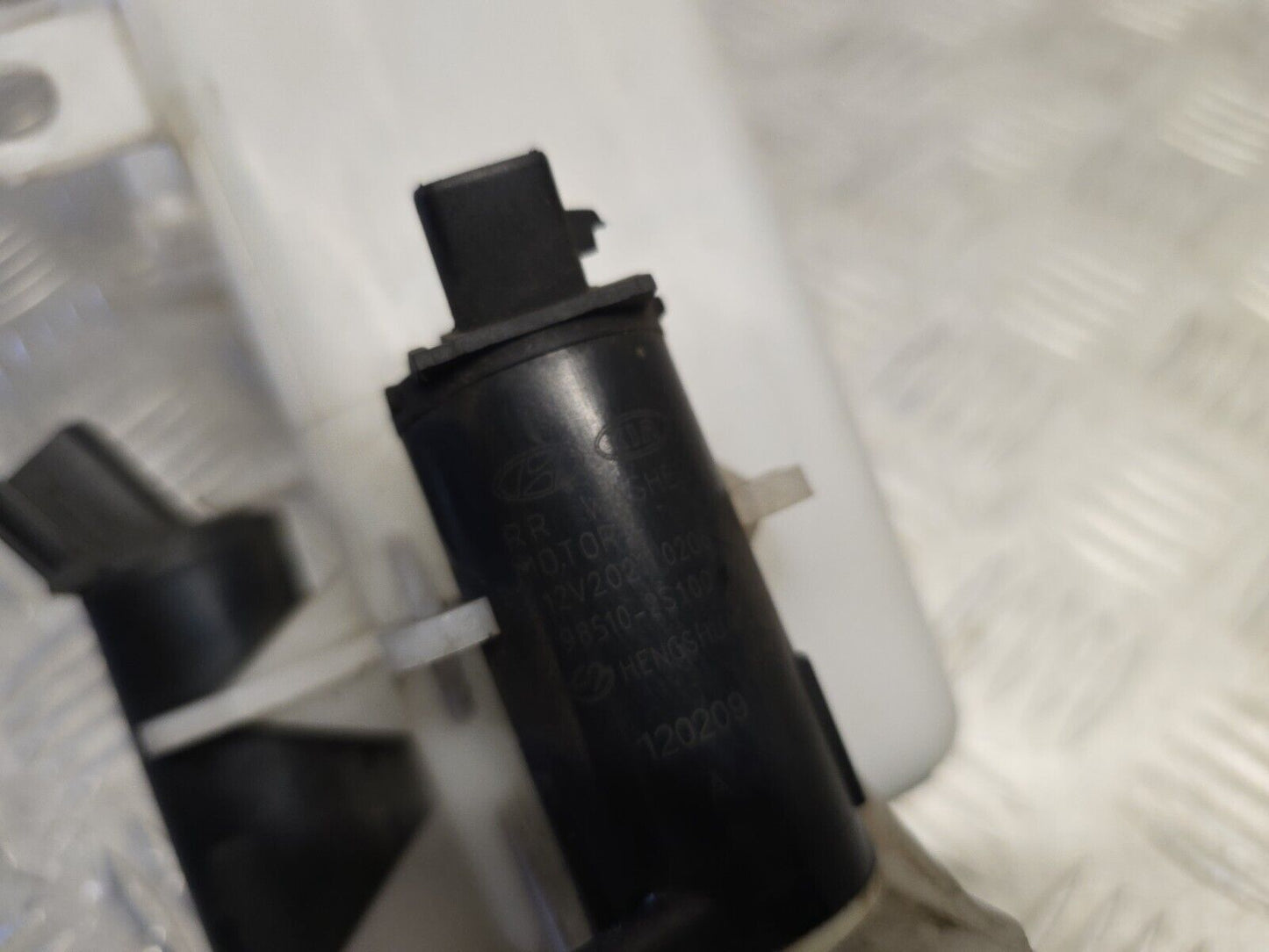 KIA PICANTO TA MK2 2011-2017 GENUINE WASHER BOTTLE TANK + MOTOR PUMP 98610-1Y100