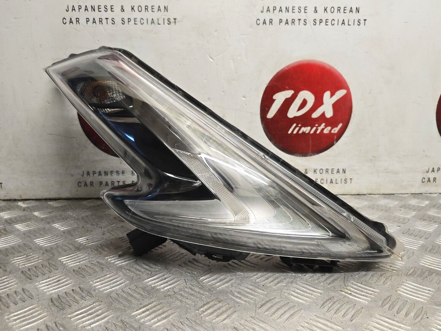 NISSAN JUKE F15 2014-2019 MK1 FACELIFT DRIVERS SIDE UPPER HEADLIGHT 26120BV81A