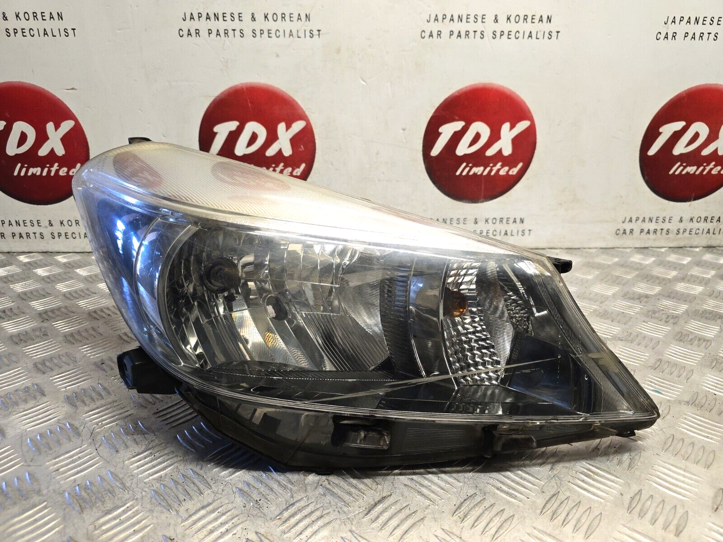 TOYOTA YARIS MK3 2012-2014 PREFACELIFT GENUINE DRIVERS SIDE HALOGEN HEADLIGHT