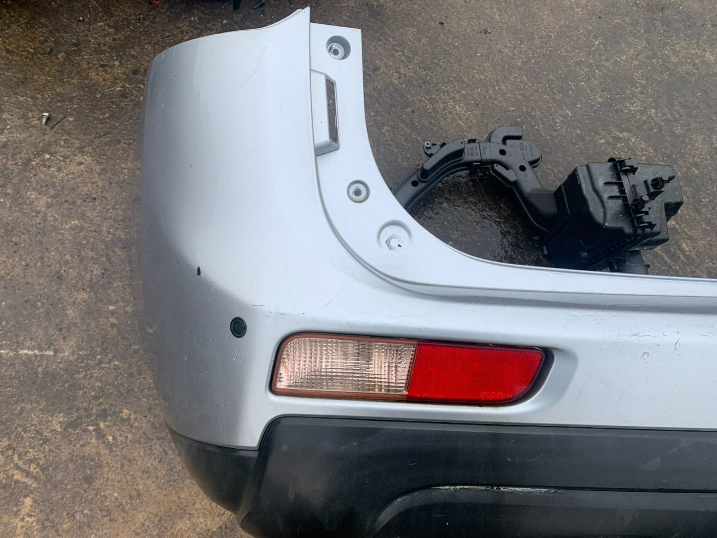 MITSUBISHI OUTLANDER MK3 2013-2015 GENUINE DIESEL REAR BUMPER SILVER COLLECTION